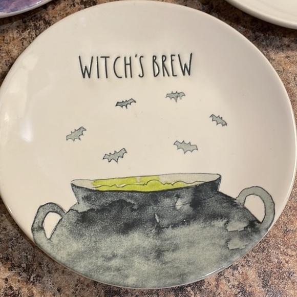💫 HOST PICK 💫 RAE DUNN HALLOWEEN 4 PIECE PLATE SET - Picture 4 of 7